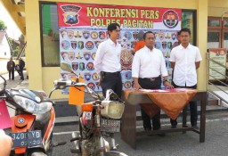 Edan! Bapak di Pacitan ini Ajari Anaknya Mencuri Motor