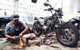 Bengkel Custom di Surabaya ini Ubah Motor Biasa Jadi Berkelas