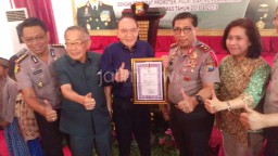 Video: Hut Bhayangkara, Polda Jatim Adakan Bakti Sosial