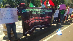 Demo Protes Pernyataan Prabowo Soal Kedubes Australia Masih Berlanjut