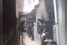Densus 88 Geledah Rumah Terduga Teroris di Bandung