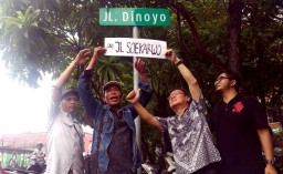 Aksi Protes Jalan Dinoyo Diubah, Ancam Ganti Jalan Soekarwo
