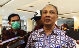 Banyak Alat Rusak, Pemohon E-KTP di Kantor Dispenduk Surabaya Menumpuk