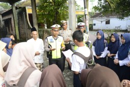 Pelajar di Madiun Kena Tilang, Bukan Dihukum Malah Didoakan Selamat