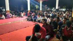 Tukang Becak Gelar Doa Bersama untuk Wali Kota Blitar yang Ditahan KPK