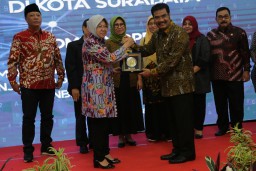 Temui Komisi X, Risma Klaim Awali Penerapan UNBK Dibanding Nasional