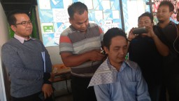 Menang Gugatan di MA, Driver Online di Surabaya Cukur Gundul