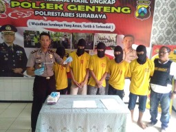 5 Pemuda Gelar Pesta Sabu, Rumah Kos di Sememi Dikepung Polisi