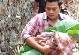 Jasad Bayi Laki-laki Ditemukan Tersangkut Batu di Sungai