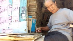 Mengintip Bisnis Kardus Bekas di Surabaya, Kardus...Kardus....