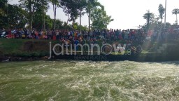 Jatuh dari Jembatan, Dua Bocah di Blitar Tenggelam