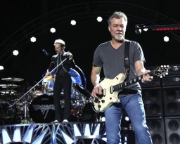 Berjuang Lawan Kanker 10 Tahun, Gitaris Eddie Van Halen Meninggal