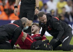 Harvey Elliot Bakal Jalani Operasi Usai Cedera Serius di Engkel
