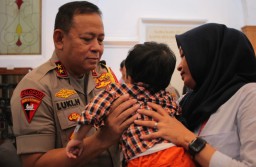 Jenguk Balita Korban Perdagangan Online, Kapolda: Tuntaskan Kasusnya!