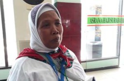Demi Naik Haji, Sariyati Tirakatan Makan Nasi Aking