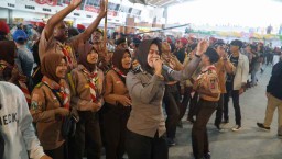 Foto: Polisi Ajak Pelajar SMA Surabaya Anti Hoax dan Tidak Golput