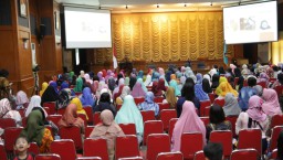 Risma Ajak Istri Outsourcing Pemkot Surabaya Jadi Pelaku UKM