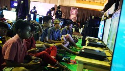 Foto: Serunya Kompetisi eSport di Surabaya