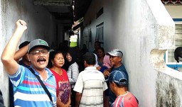Akses Kampung Ditutup, Warga di Banyuwangi Luruk Kantor Kelurahan