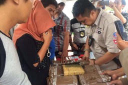 Selain Ganja Seberat 12 Kg dari Aceh, BNNP Jatim Juga Sita Senjata Api