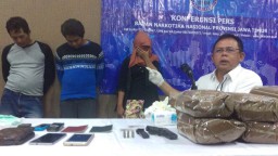 Pemesanan 12 Kg Ganja dari Aceh ke Sidoarjo Dikendalikan Suami Istri