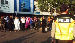 Massa Aksi #2019GantiPresiden Mulai Berdatangan di Tugu Pahlawan