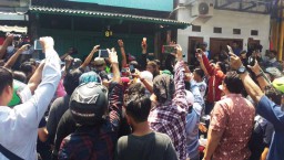Massa Pro dan Kontra #2019GantiPresiden Adu Dorong