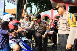 Wow! Ada Razia Helm Rusak di Gresik