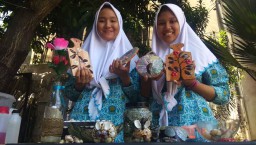 Manfaatkan Limbah Laut, 2 Pelajar Surabaya ini Sabet Medali Perunggu