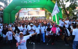 Jalan Sehat 'Tolak Kerusuhan' Diikuti Ribuan Warga di Gresik