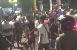 Ratusan Pemuda Geruduk Stasiun Gubeng, Ada Apa?