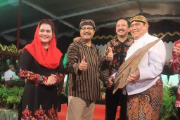 Bupati Ipong dan Warga Ponorogo Doakan Gus Ipul-Puti Jadi Pemimpin Jat