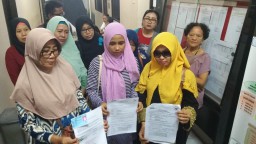 Puluhan Korban Diduga Investasi Bodong Geruduk Polrestabes Surabaya