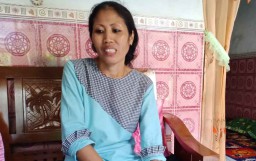 Digendam, Perhiasan Wanita ini Ditukar Batu Bata