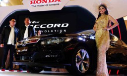 Generasi ke-10, Mobil ini Dilengkapi Teknologi Penghindar Kecelakaan