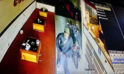 Pencuri HP di Mojokerto ini Terekam CCTV, Siap-siap Ditangkap Polisi