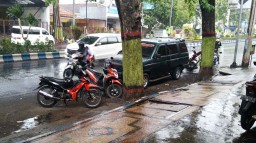 Warga Probolinggo Sambut Gembira Hujan Perdana Usai Kemarau Panjang