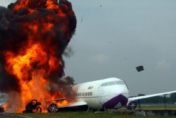 Pilot Ngobrol Soal Corona, Pesawat Jatuh Tewaskan 97 Orang