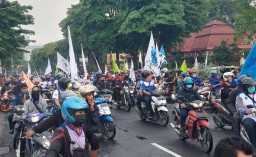 Buruh Kembali Demo di Grahadi, Masyarakat Diimbau Hindari Ruas Jalan ini