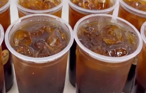 3 Bahaya Minum Es Teh Jumbo Berlebihan