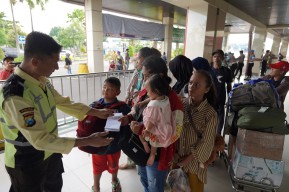 Penumpang Nataru Pelabuhan Tanjung Perak Naik 27 Persen di H+10