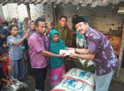 Meninggal saat Kayuh Becak, Keluarga Talikun Disantuni Bupati Ipong