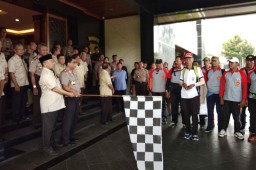 Video: Kakek Pensiunan Polisi ini Jalan Kaki dari Surabaya ke Jakarta