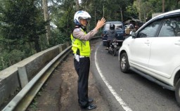 Pagi ini, Jalur Gumitir Macet Total