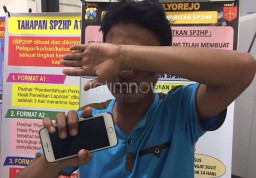 Jambret di Surabaya ini Tumbang Setelah Motornya Ditendang Warga