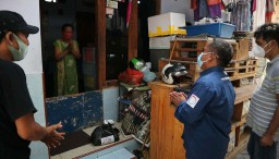 Peringati HUT ke-76 RI, jatimnow.com Berbagi untuk Warga Isoman di Surabaya