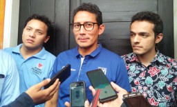 Blusukan di Pasar Besar, Cawapres Sandiaga Dicurhati Pedagang