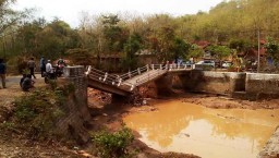 Pondasi Tergerus Air Sungai, Jembatan di Ponorogo Patah