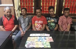 Asik Main Capsa, 5 Warga Blitar Tak Berkutik saat Digerebek Polisi