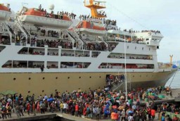 Seorang Penumpang Kapal Pelni Jatuh ke Laut